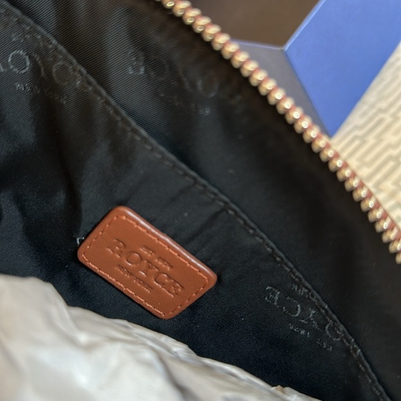 Royce New York brown leather cosmetics bag - Picture 9 of 10